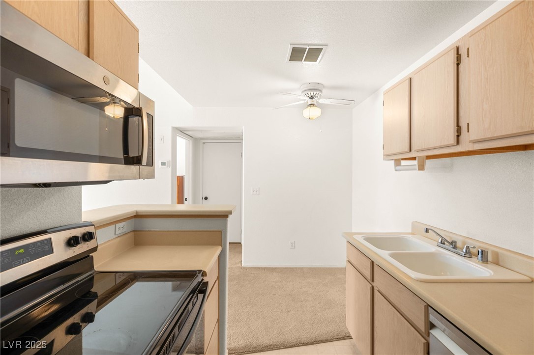 5211 Lindell Road 203
