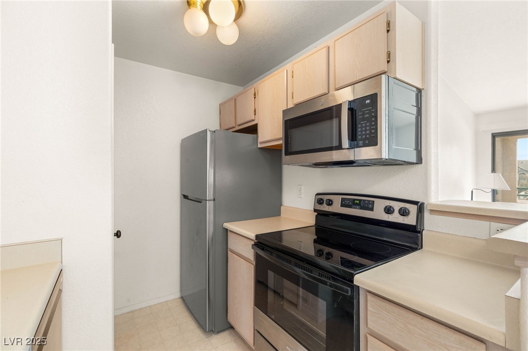 5211 Lindell Road 203