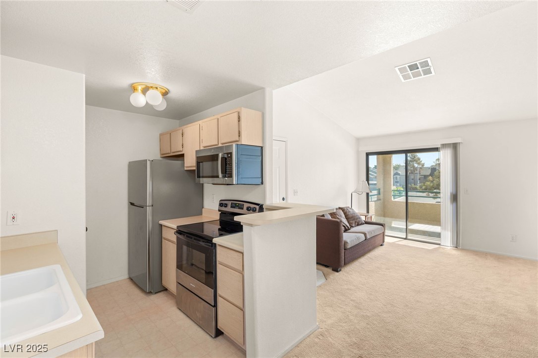 5211 Lindell Road 203