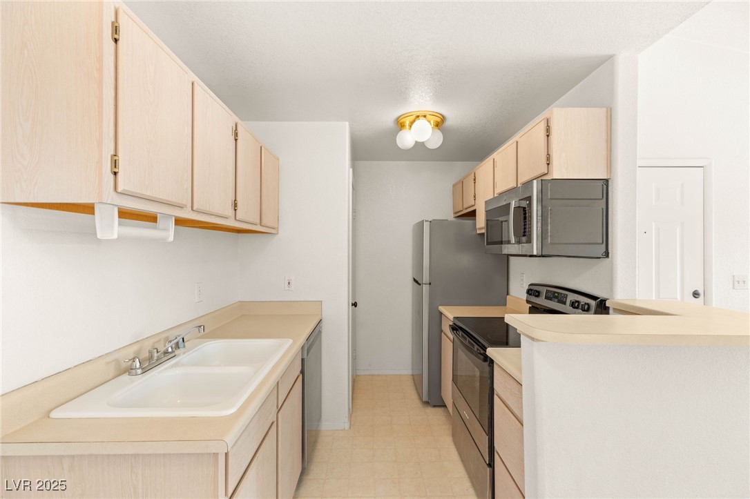 5211 Lindell Road 203