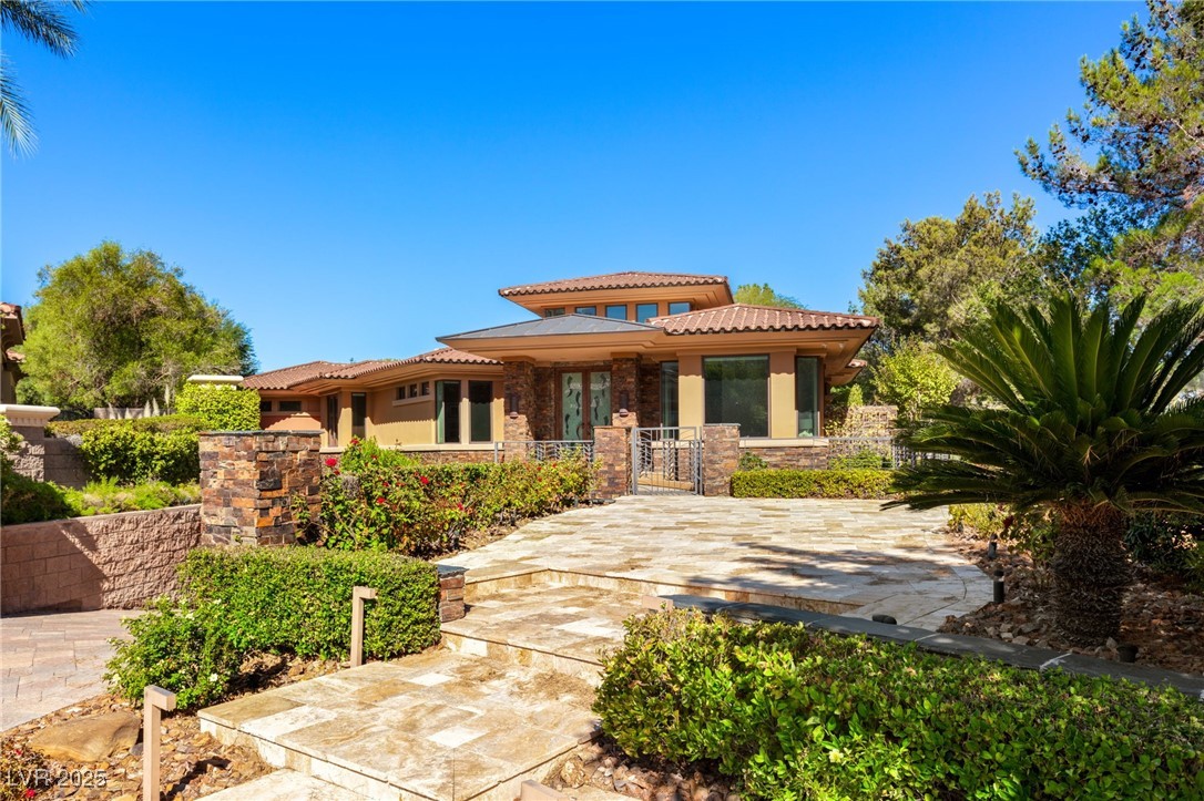 2 Castle Oaks Court