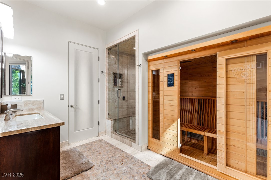 2 Castle Oaks Court