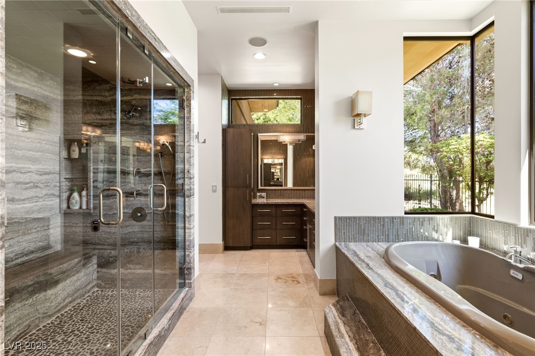 2 Castle Oaks Court