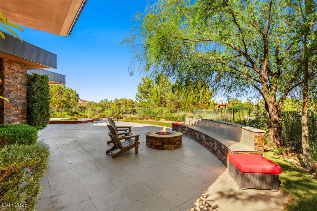 2 Castle Oaks Court