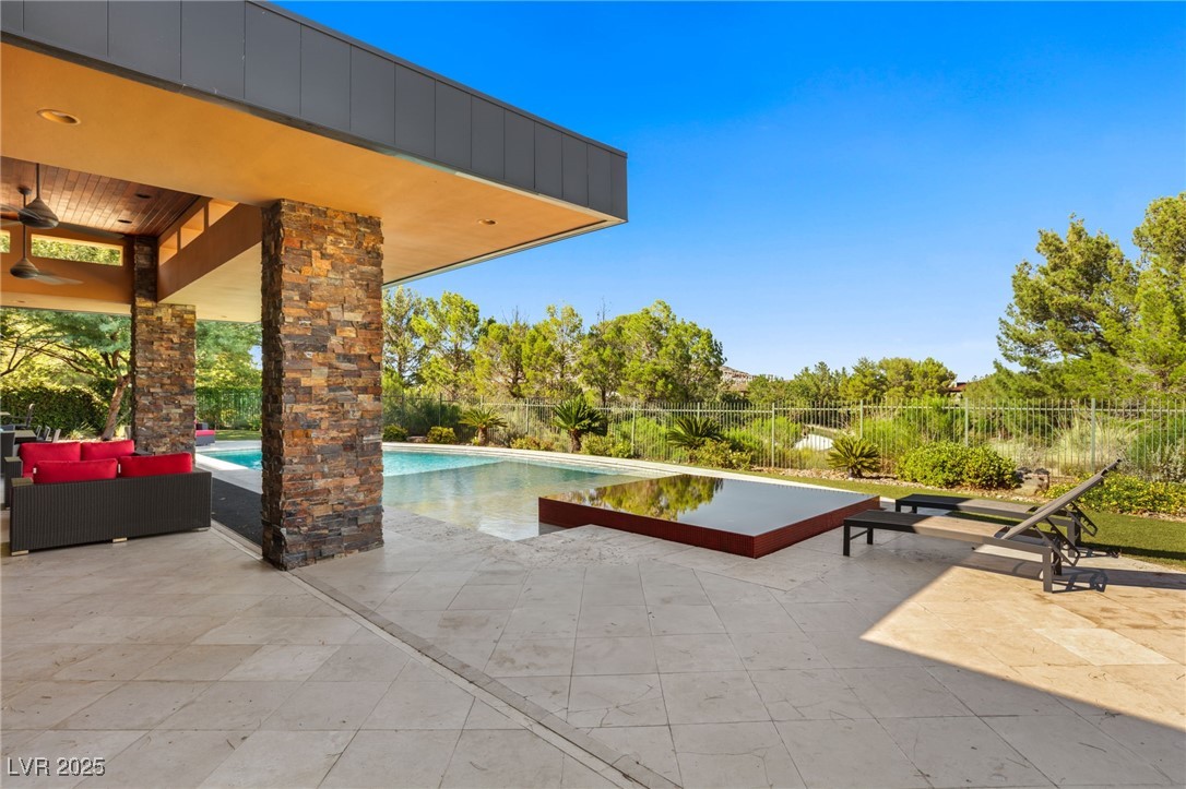 2 Castle Oaks Court