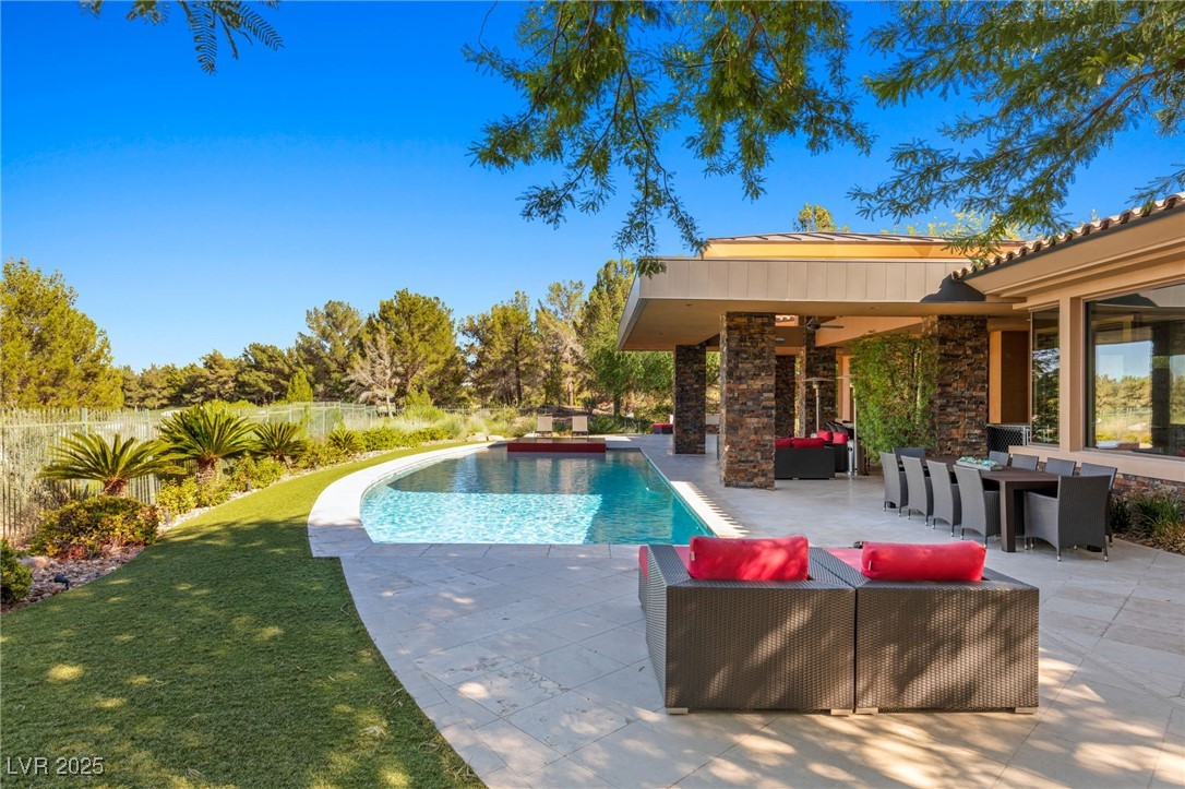 2 Castle Oaks Court
