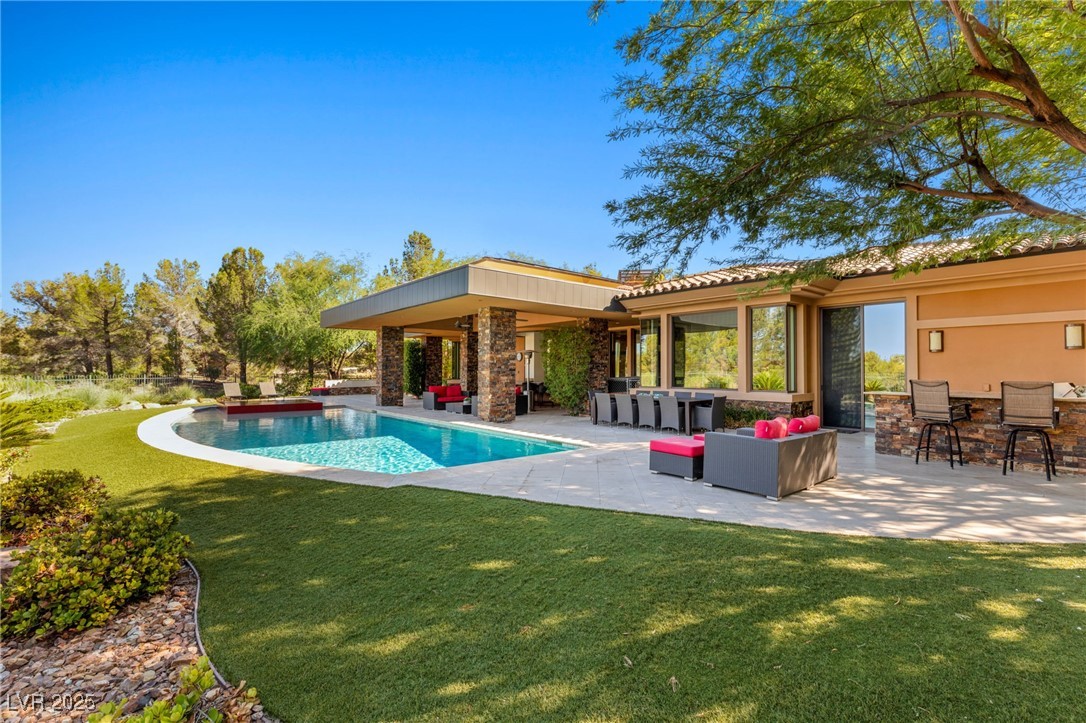 2 Castle Oaks Court