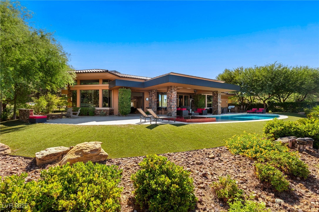 2 Castle Oaks Court