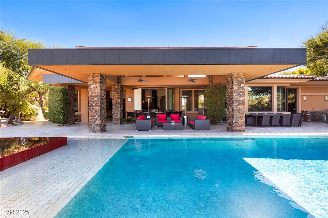 2 Castle Oaks Court