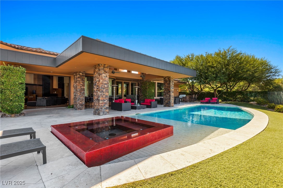 2 Castle Oaks Court