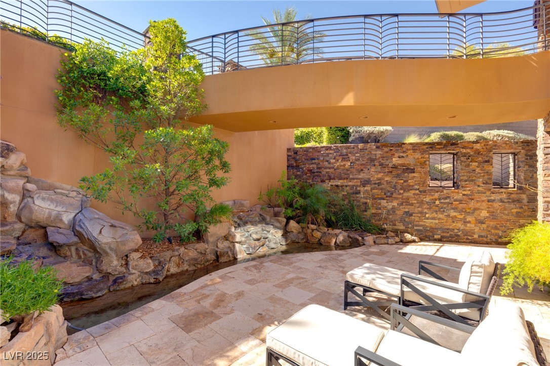 2 Castle Oaks Court