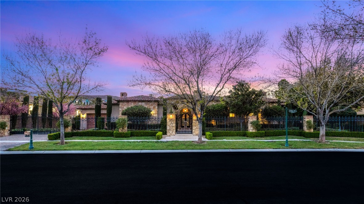 7 Chalk Hill Court