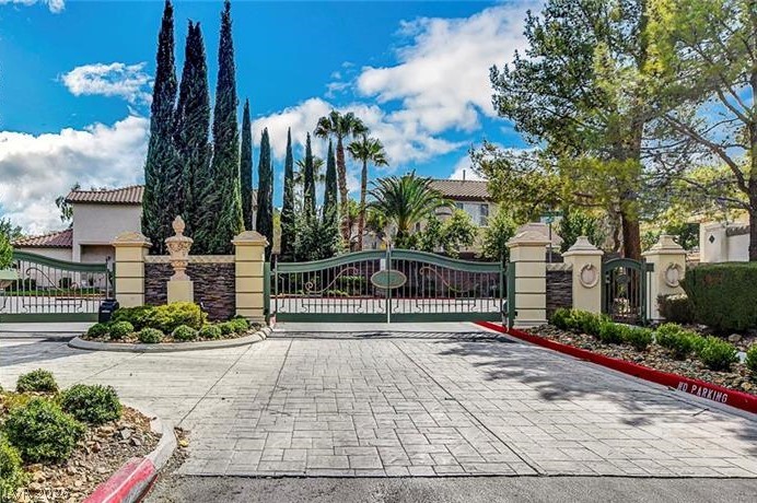 1104 Milpas Lane