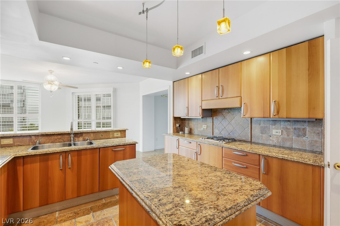 2747 Paradise Road 501