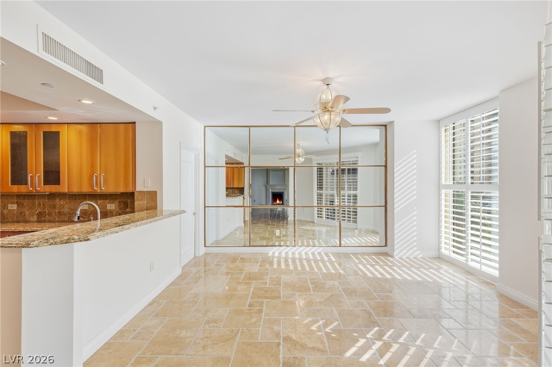 2747 Paradise Road 501
