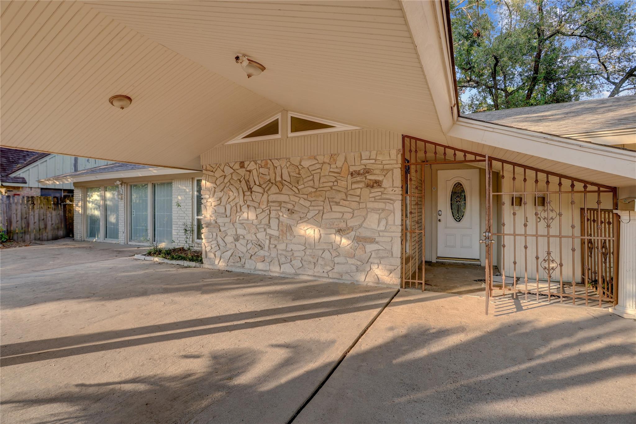 310 W Sam Houston Parkway N