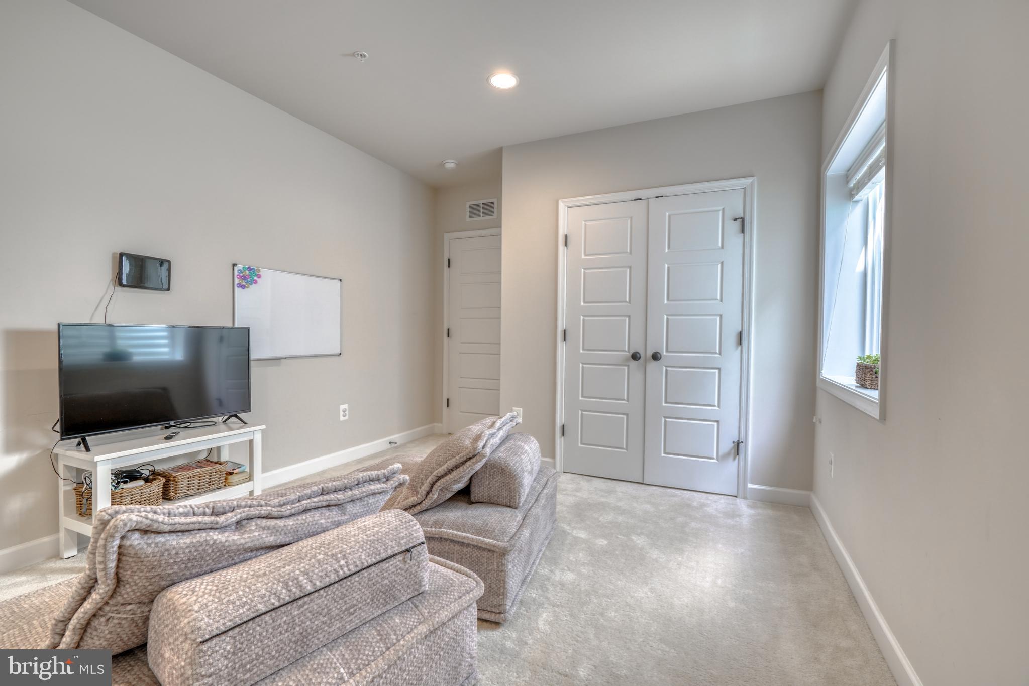 1270 Spanish Oak Way