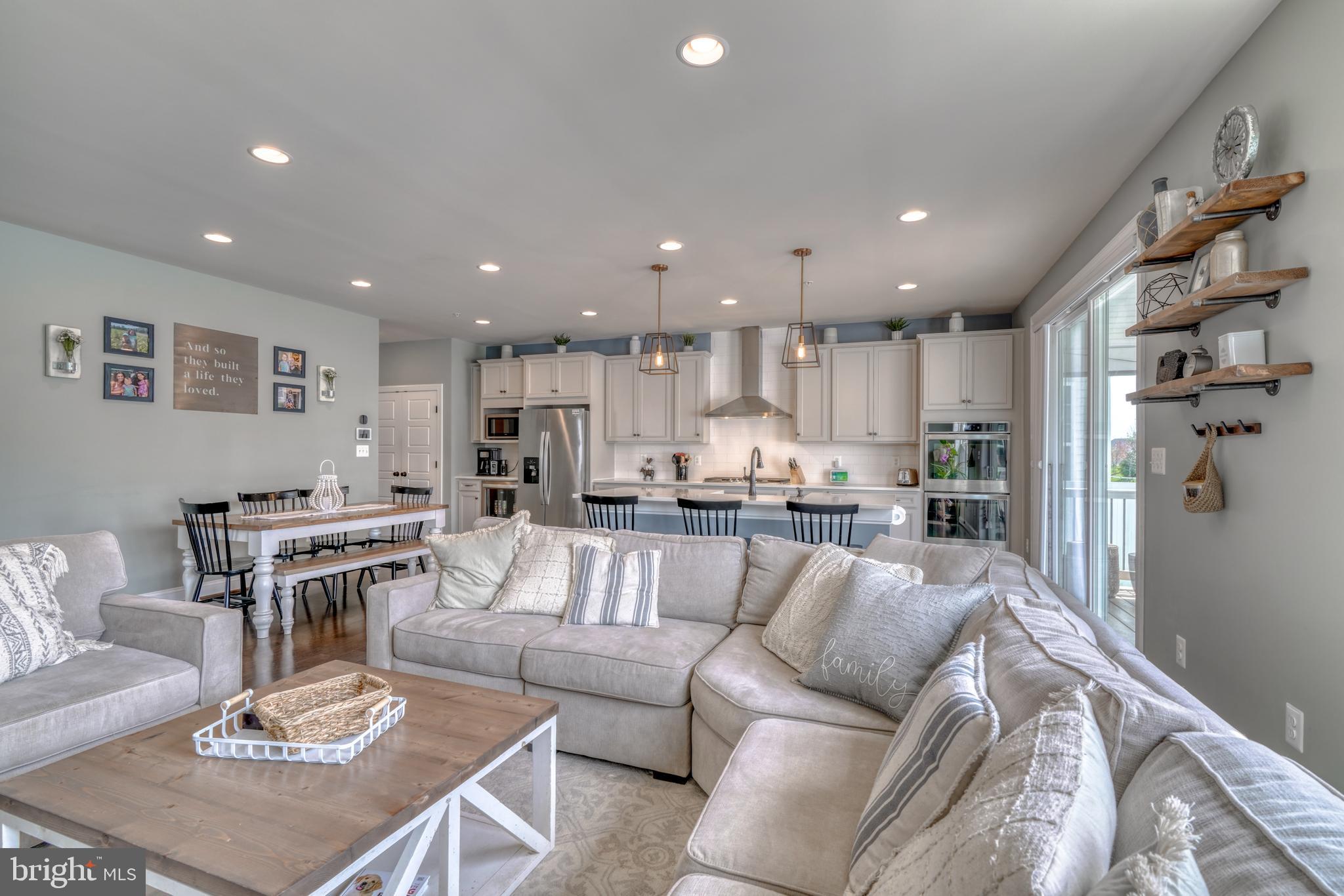 1270 Spanish Oak Way