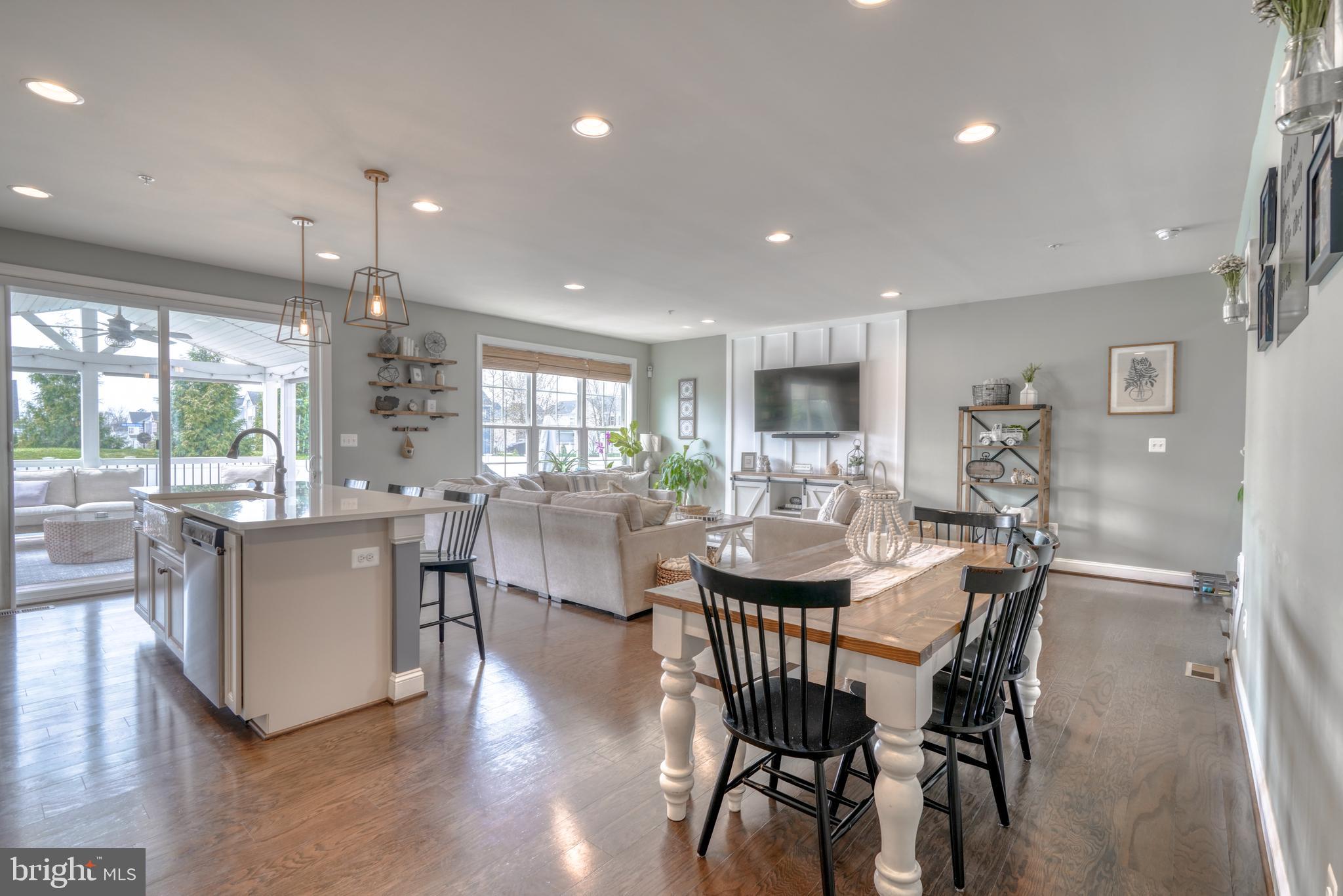 1270 Spanish Oak Way