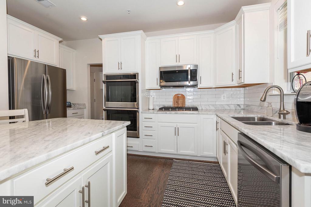 552 Broadneck Rd