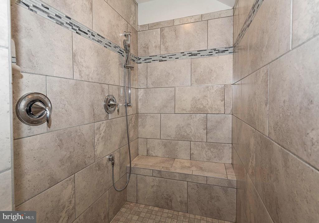 552 Broadneck Rd