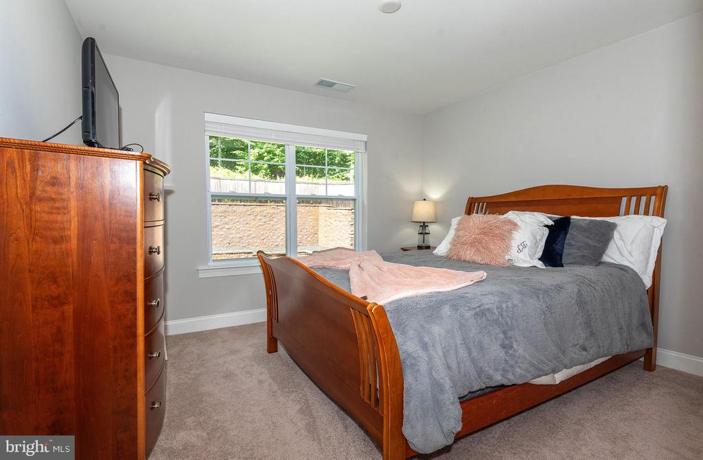 552 Broadneck Rd