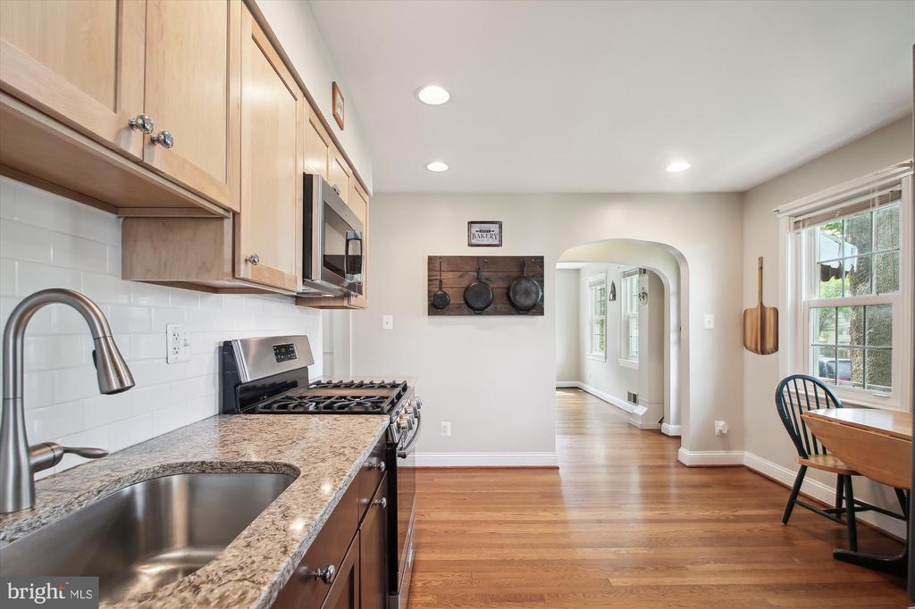 103 Sandsbury Ave