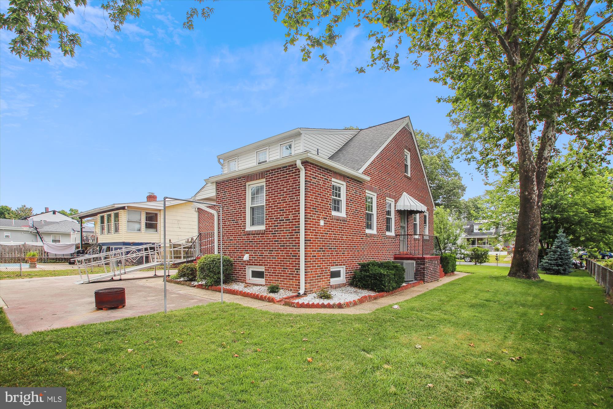 103 Sandsbury Ave