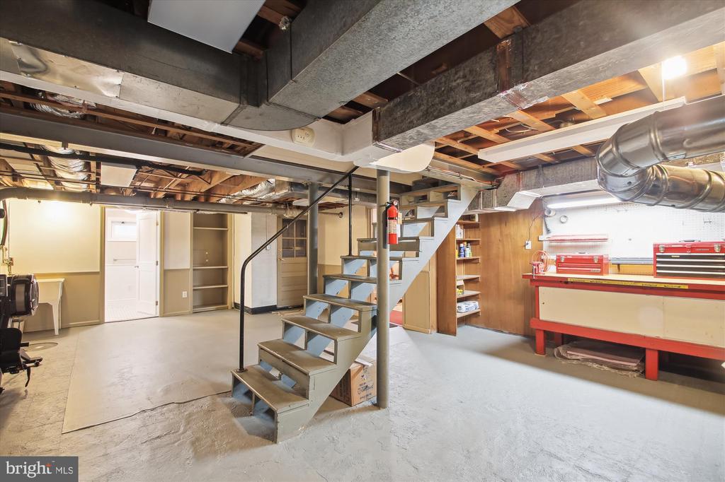 103 Sandsbury Ave