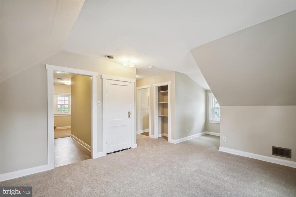 103 Sandsbury Ave