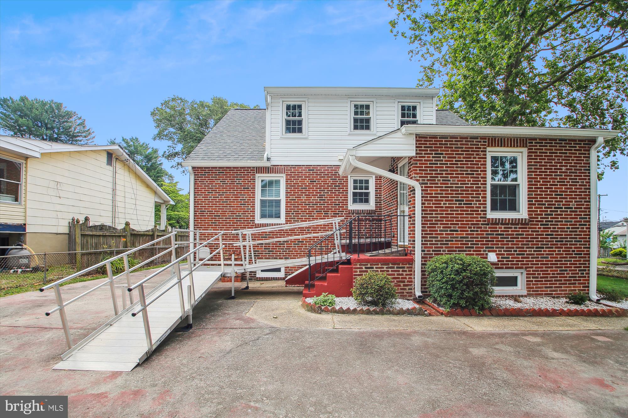 103 Sandsbury Ave