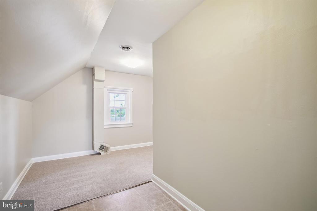 103 Sandsbury Ave