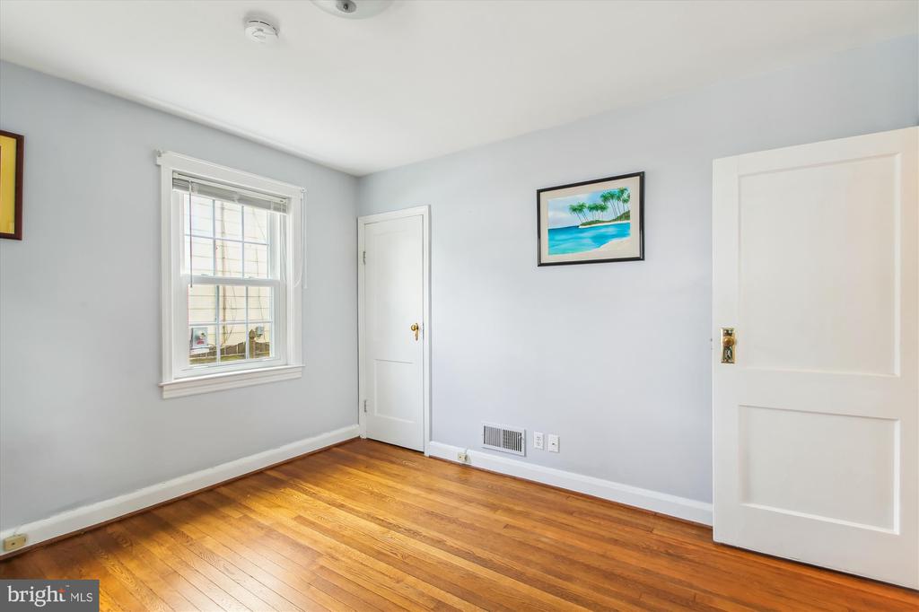 103 Sandsbury Ave