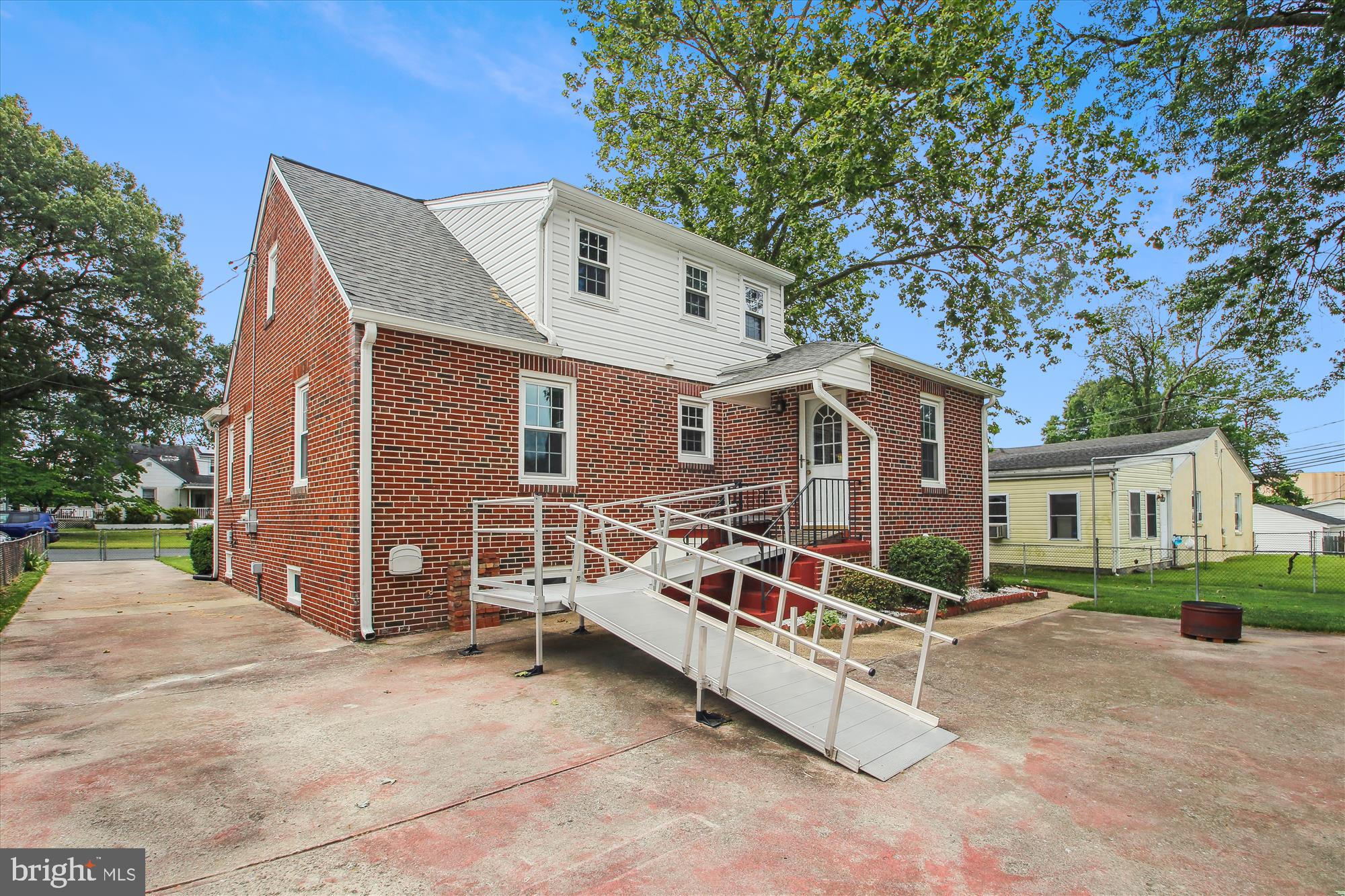 103 Sandsbury Ave