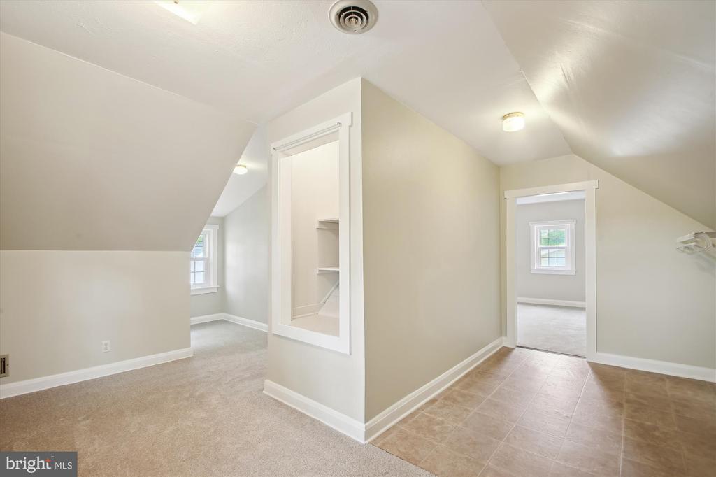 103 Sandsbury Ave