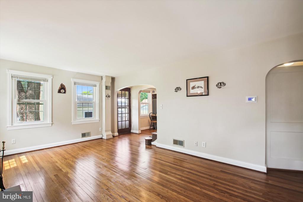 103 Sandsbury Ave