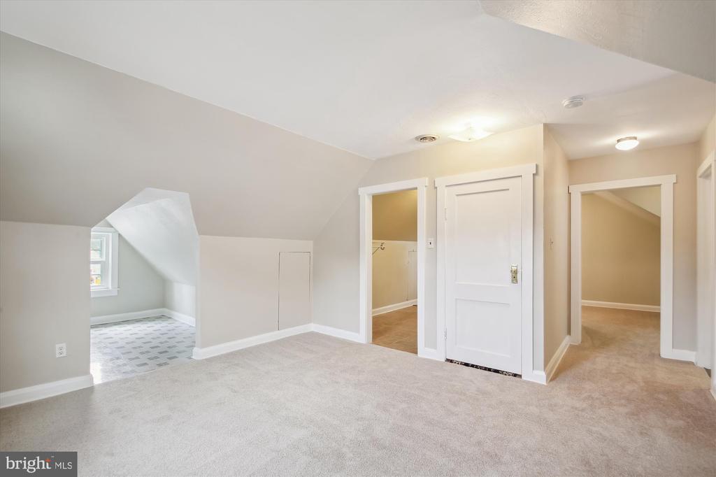 103 Sandsbury Ave