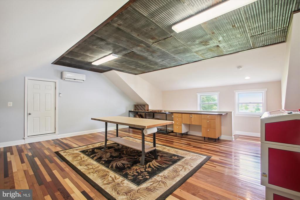 103 Sandsbury Ave