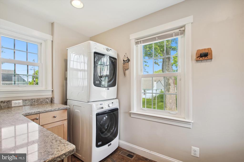 103 Sandsbury Ave