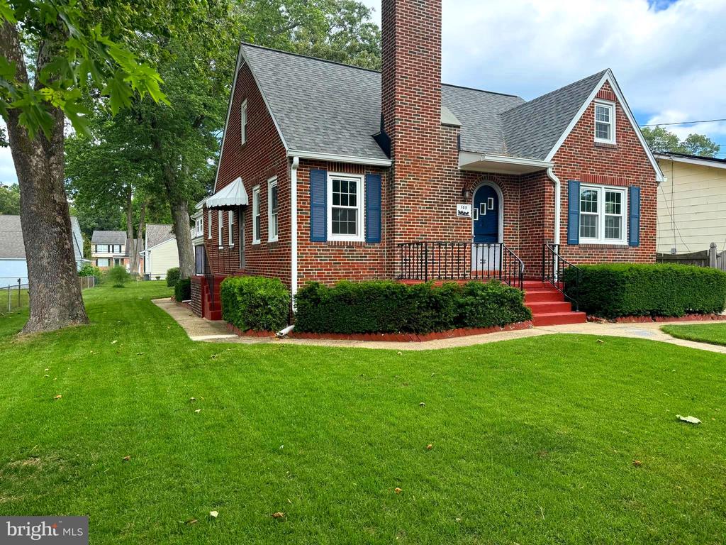 103 Sandsbury Ave