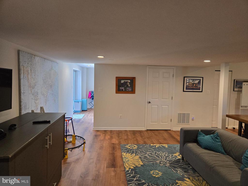 82 Kane Ln