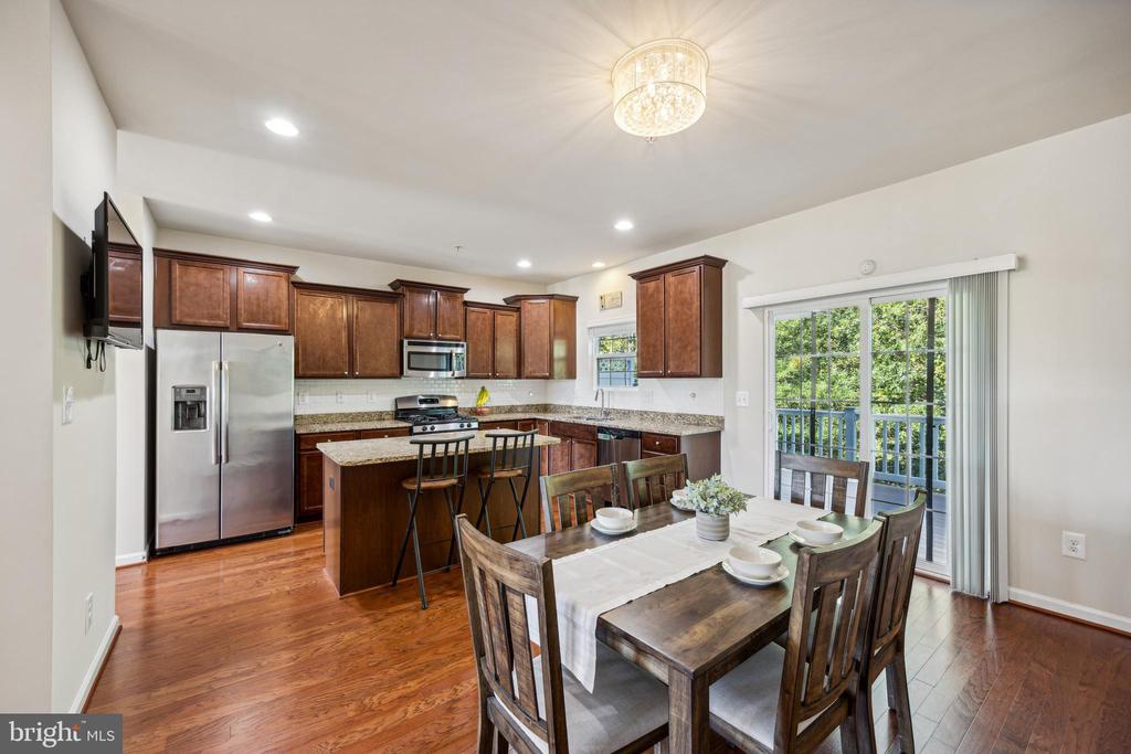 1024 Pultney Ln