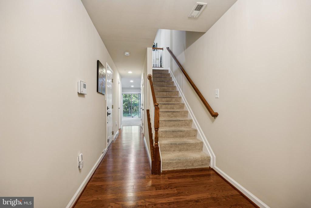 1024 Pultney Ln