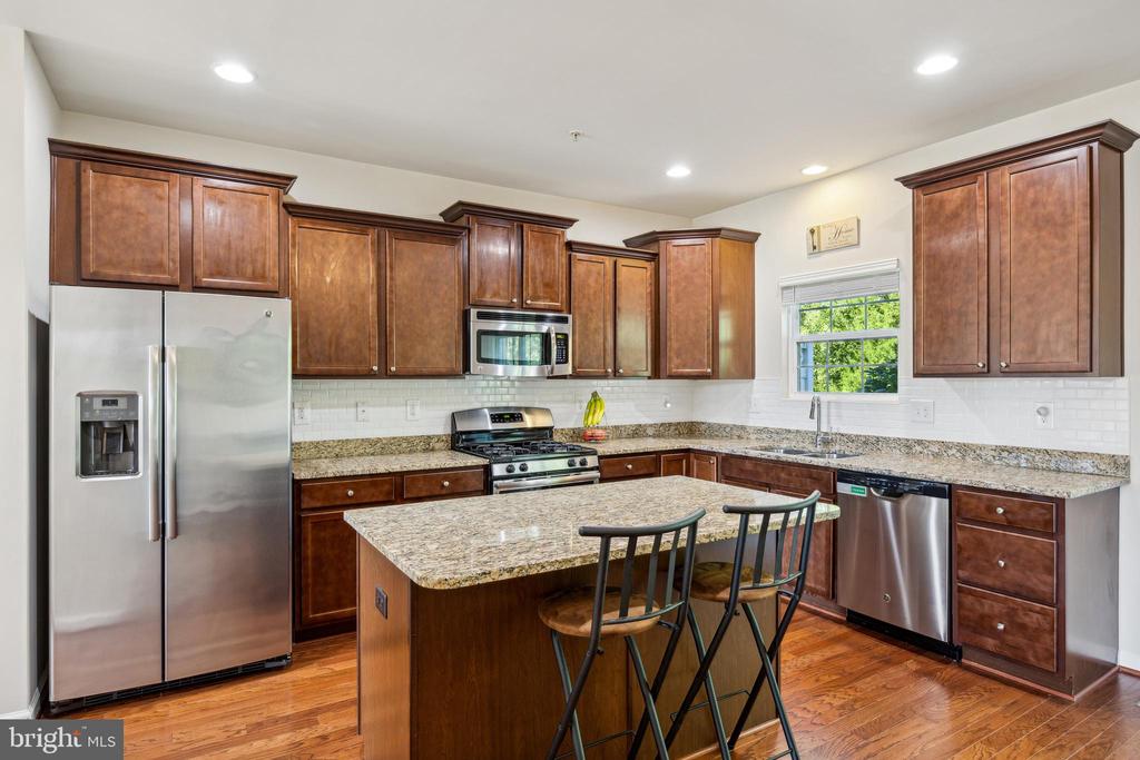 1024 Pultney Ln
