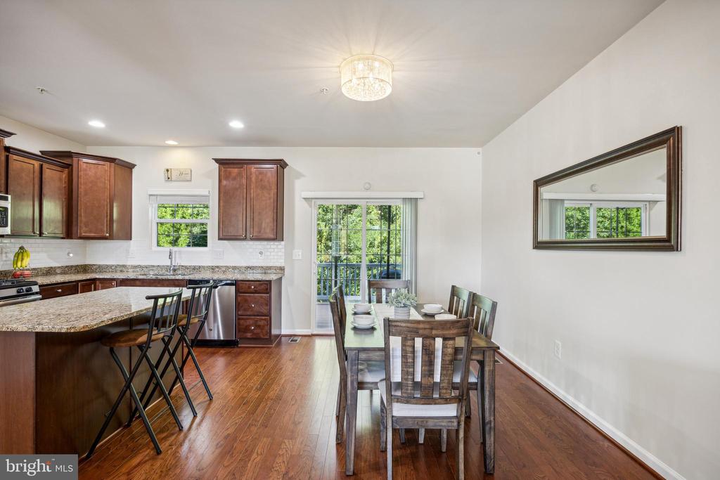 1024 Pultney Ln