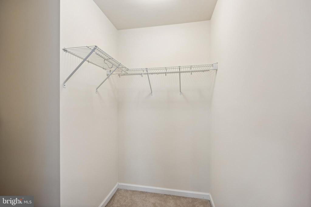 1024 Pultney Ln