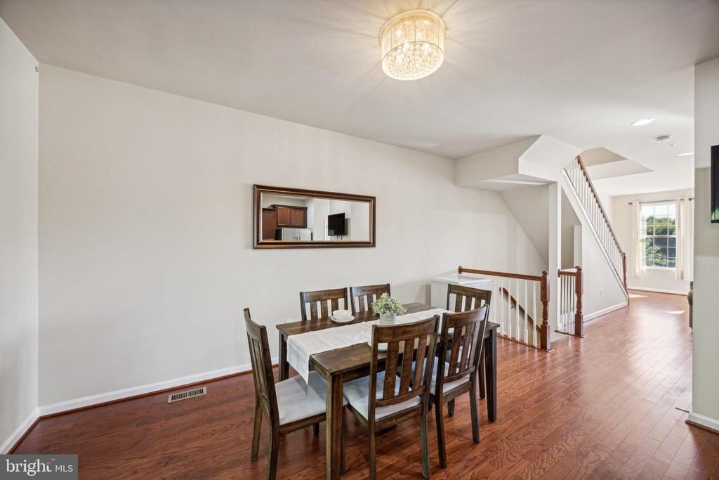 1024 Pultney Ln