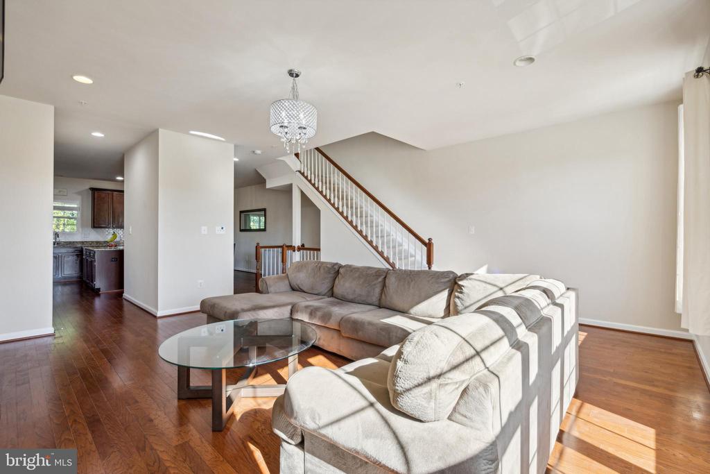 1024 Pultney Ln