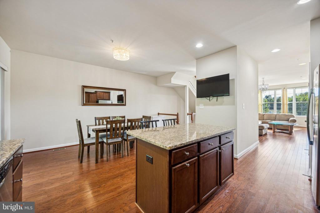 1024 Pultney Ln