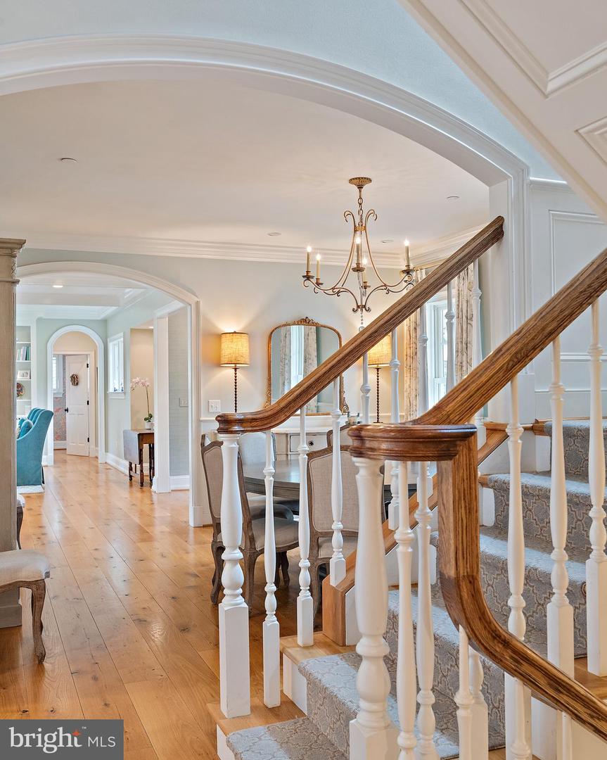 208 Wardour Dr